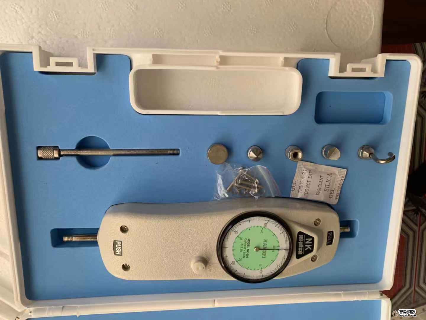 測(cè)力計(jì)50N～500N；精度：±0.5％　